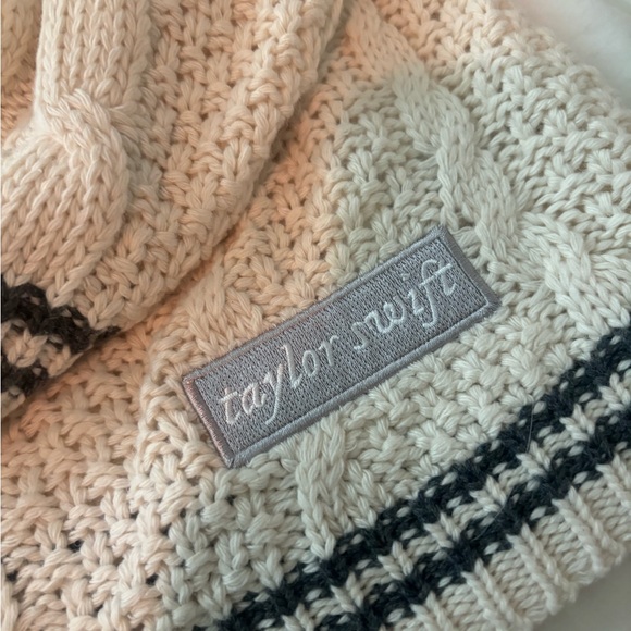 Taylor Swift Folklore Cardigan - XS/S - Picture 2 of 7